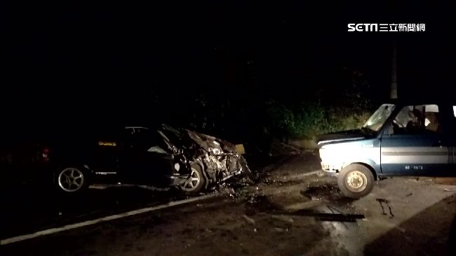 疑因恍神失控越線　2車對撞老農命危
