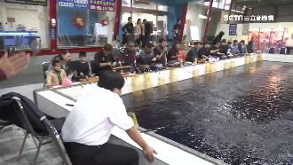 釣客揮竿釣30斤蝦！全送育幼院加菜