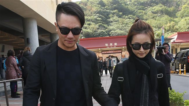 偕丈夫致哀施易男母　林依晨嘆很心疼