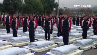 冷天搬棉被到操場　消防訓遭疑虐考生