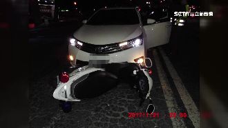 吸毒茫了停路中央　男見警放煞車衝撞