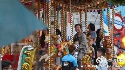 吳佩慈一家甜蜜出遊　4保鑣圍繞警戒