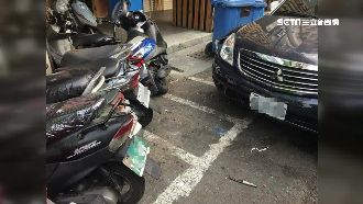 油門誤當成剎車？警車暴衝機車連環倒