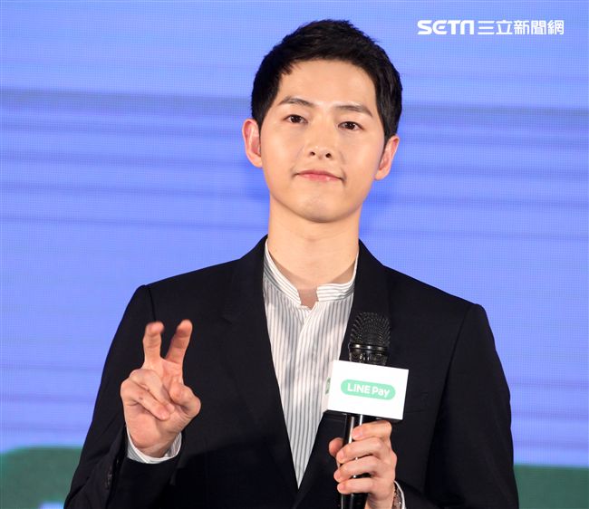 韓星宋仲基來台為信用卡代言，這次很遺憾無法去逛夜市及吃到芒果冰。（記者邱榮吉/攝影）