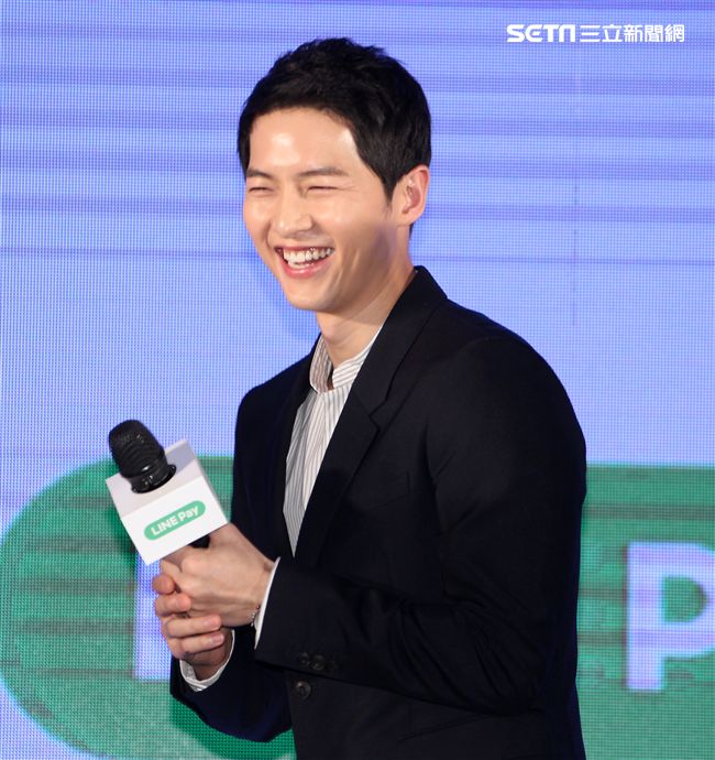 韓星宋仲基來台為信用卡代言，這次很遺憾無法去逛夜市及吃到芒果冰。（記者邱榮吉/攝影）