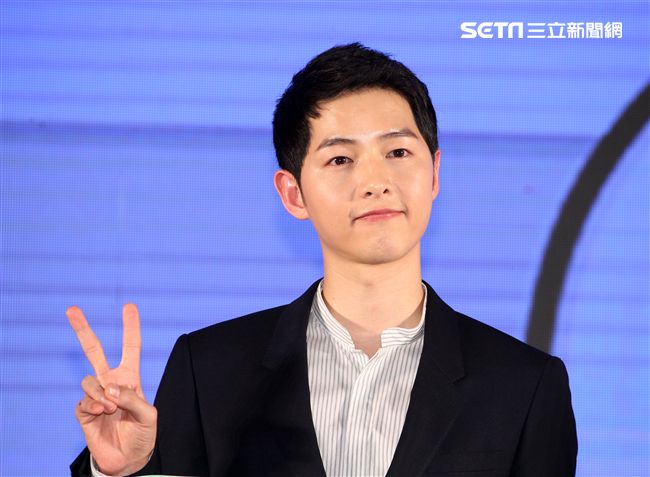 韓星宋仲基來台為信用卡代言，這次很遺憾無法去逛夜市及吃到芒果冰。（記者邱榮吉/攝影）