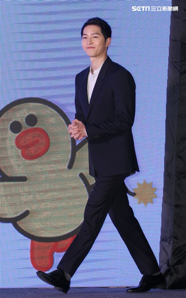 韓星宋仲基來台為信用卡代言，這次很遺憾無法去逛夜市及吃到芒果冰。（記者邱榮吉/攝影）