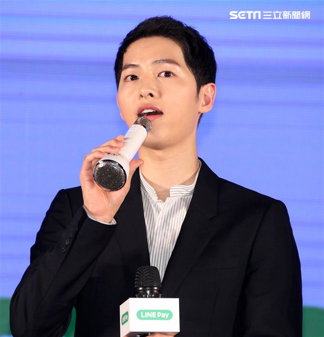 韓星宋仲基來台為信用卡代言，這次很遺憾無法去逛夜市及吃到芒果冰。（記者邱榮吉/攝影）