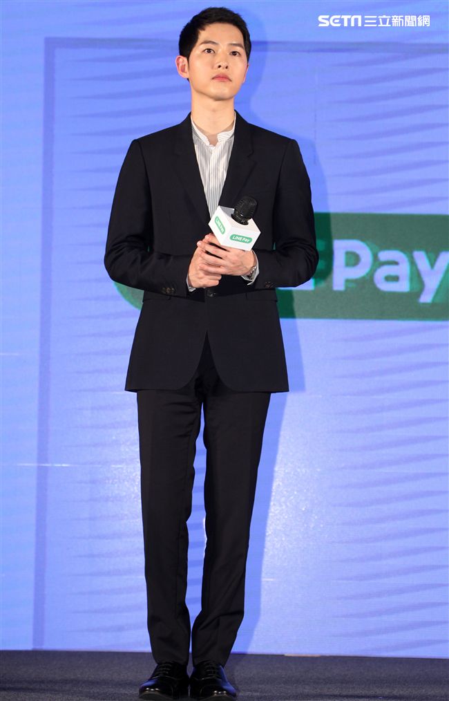 韓星宋仲基來台為信用卡代言，這次很遺憾無法去逛夜市及吃到芒果冰。（記者邱榮吉/攝影）