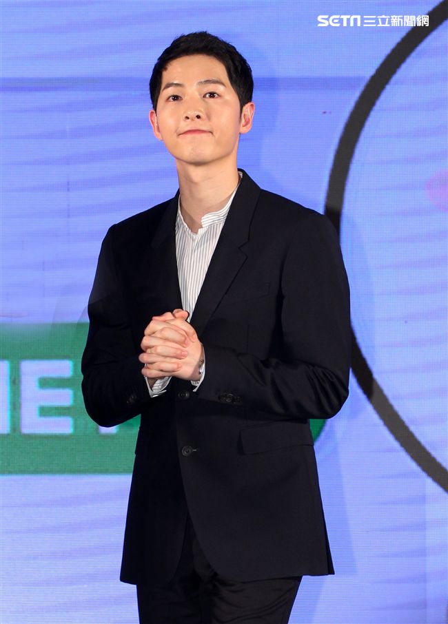 韓星宋仲基來台為信用卡代言，這次很遺憾無法去逛夜市及吃到芒果冰。（記者邱榮吉/攝影）