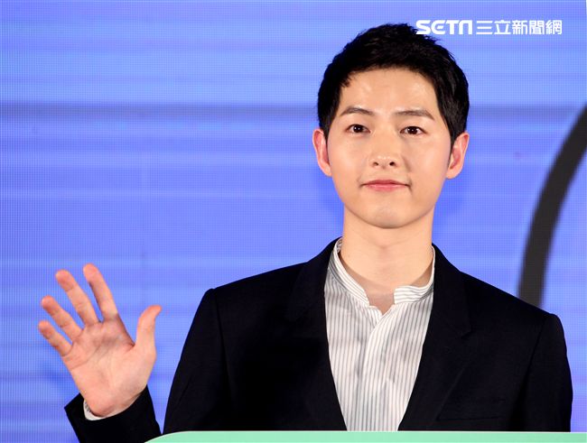 韓星宋仲基來台為信用卡代言，這次很遺憾無法去逛夜市及吃到芒果冰。（記者邱榮吉/攝影）