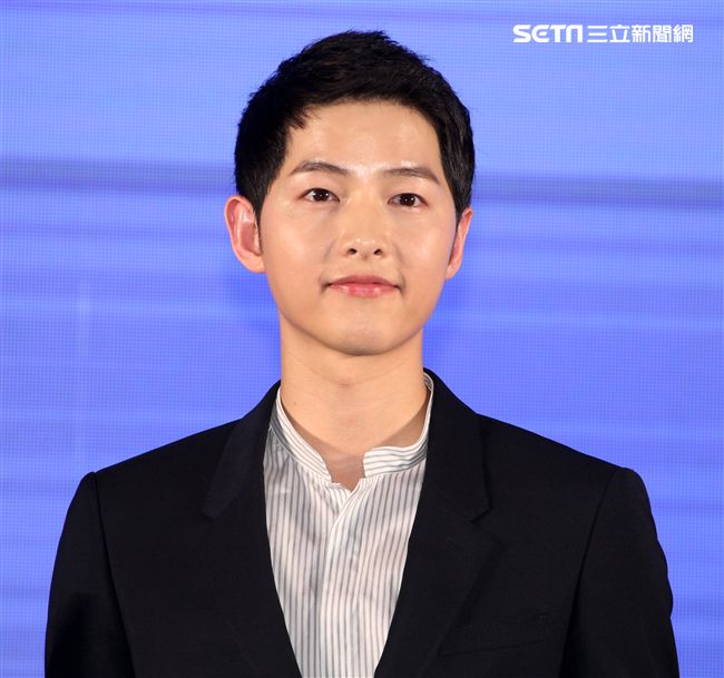 韓星宋仲基來台為信用卡代言，這次很遺憾無法去逛夜市及吃到芒果冰。（記者邱榮吉/攝影）