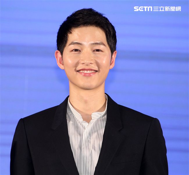 韓星宋仲基來台為信用卡代言，這次很遺憾無法去逛夜市及吃到芒果冰。（記者邱榮吉/攝影）