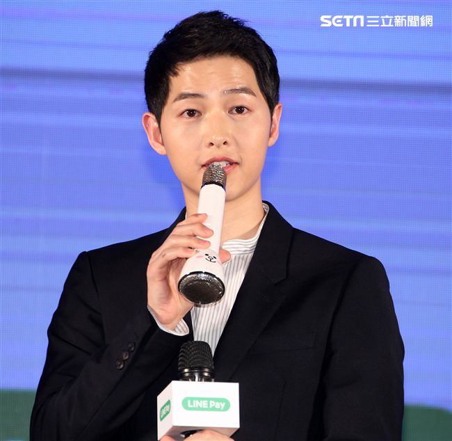 韓星宋仲基來台為信用卡代言，這次很遺憾無法去逛夜市及吃到芒果冰。（記者邱榮吉/攝影）