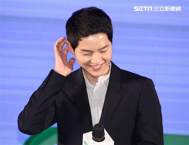 韓星宋仲基來台為信用卡代言，這次很遺憾無法去逛夜市及吃到芒果冰。（記者邱榮吉/攝影）