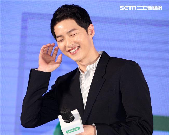 韓星宋仲基來台為信用卡代言，這次很遺憾無法去逛夜市及吃到芒果冰。（記者邱榮吉/攝影）