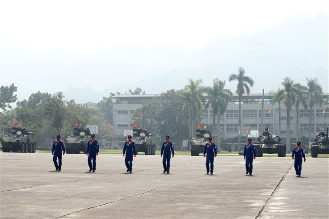 揚名海外的陸軍神龍小組展現高超的空中特技。（記者邱榮吉/攝影）