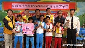 寒冬送暖！打火英雄送「新年禮物」給小朋友(圖/消防隊提供)