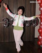 白冰冰新專輯「痴情夢留給傷心的人」銷售30000張開紅盤，在慶功宴上感謝粉絲們的支持。（記者邱榮吉/攝影）