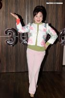 白冰冰新專輯「痴情夢留給傷心的人」銷售30000張開紅盤，在慶功宴上感謝粉絲們的支持。（記者邱榮吉/攝影）