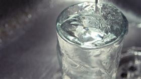 水
https://www.flickr.com/photos/laurapandora/5338330051/in/photolist-98Jkxi-anBFX5-aB1wuc-nS7jB7-8NCVgS-4oaHdG-4nx8P5-95th2f-rihWZv-7J3gw8-euJo42-5EYzu-5Mf26K-9UD2vs-6FjCzh-3iFPu-aosJBT-ajx6RF-7AeipX-