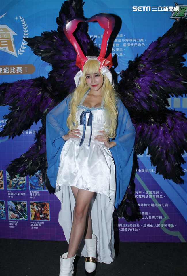 電玩展正妹艾葳。（記者邱榮吉/攝影）