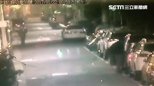 轎車破窗手好眼力　韓星最愛墨鏡遭竊