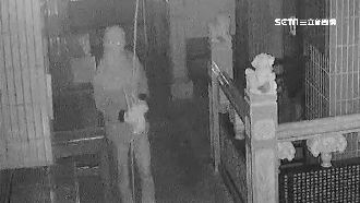 扮忍者竊百萬神明桌　一人扛百公斤