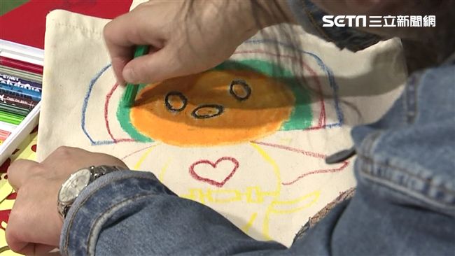 飛龍文具挺DIY　安徒生展添創意風