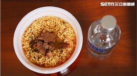 外國人好會煮　戰鬥民族這樣吃台灣泡麵
