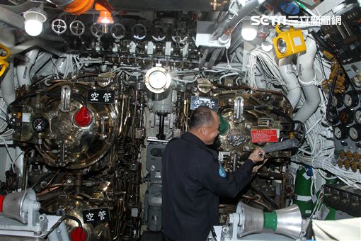 海軍106年春巡已經服役71年的海豹潛艦，讓國人一窺樣貌。（記者邱榮吉/攝影）