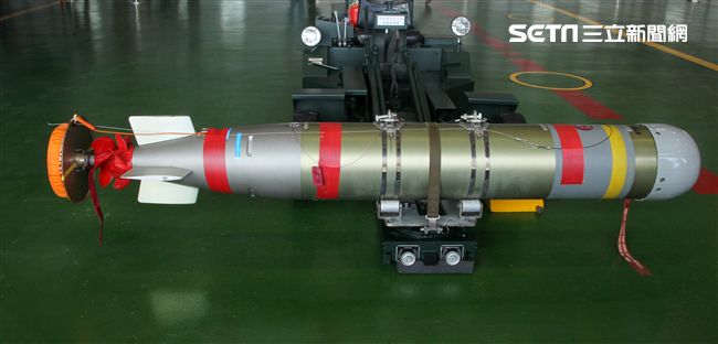 S-70C（M）反潛直升機上的MK46魚雷。（記者邱榮吉/攝影）