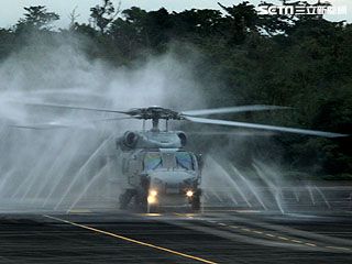 S-70C（M）反潛直升機長期在海面上飛行受到海鹽的襲侵，必須常用清水清洗乾淨。