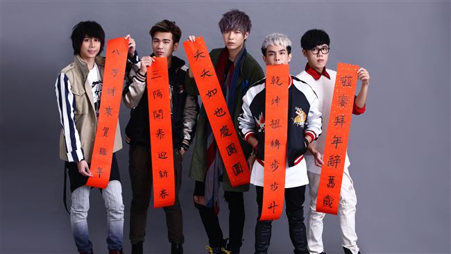 八三夭新歌大玩變裝　阿信笑納第一帥