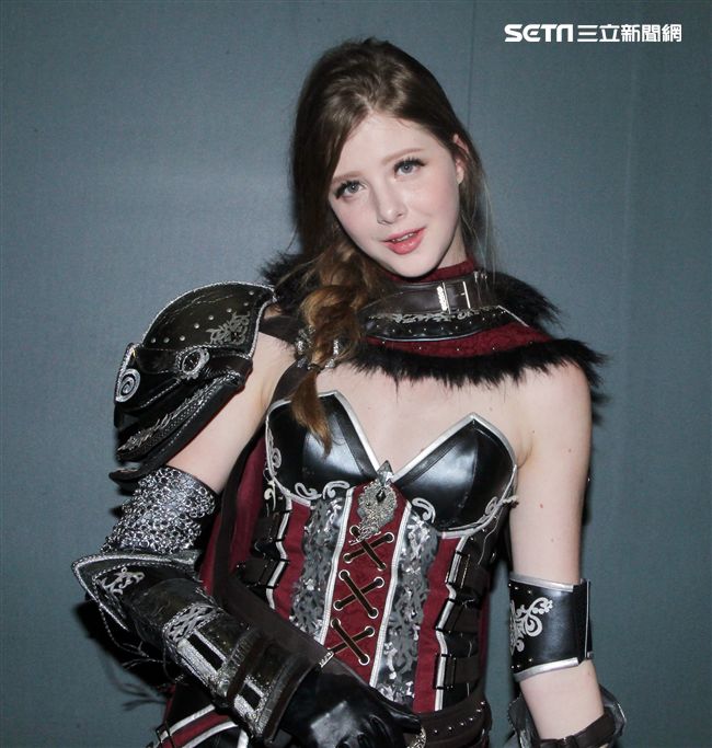 電玩正洋妞Dasha。（記者邱榮吉/攝影）