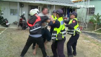 疑債務糾紛欲自焚　男與警對峙遭壓制