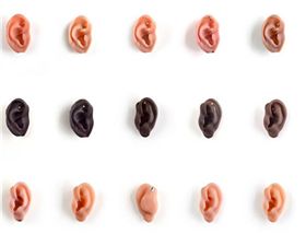 耳朵,手指,戒指,耳環,配件,首飾,Nadja Buttendorf　圖／翻攝自Nadja Buttendorf官網