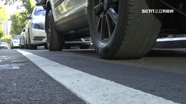 違停專用車格代價高？併排停車兩倍價