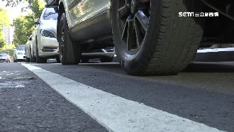 違停專用車格代價高？併排停車兩倍價