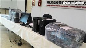 警方破獲以合法掩護非法的地下簽賭站，並逮獲龔姓女會計在內等8人，龔女還打出悲情牌求警方網開一面，最後仍遭賭博罪移送法辦（翻攝畫面）