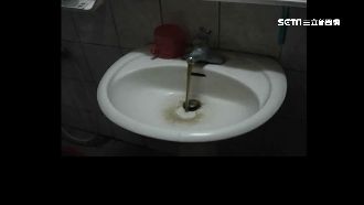 你喝的水乾淨嗎？直擊水管汙垢如墨汁