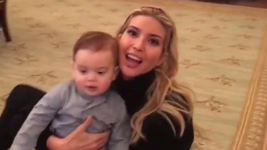 白宮育幼院！川普正妹女兒教小孩爬行