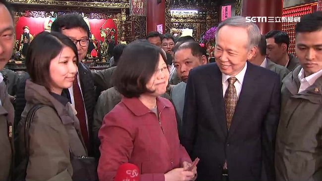 小英總統首發紅包　巧妙錯開柯文哲