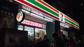 全台瘋跨年　走進超商最愛買這些