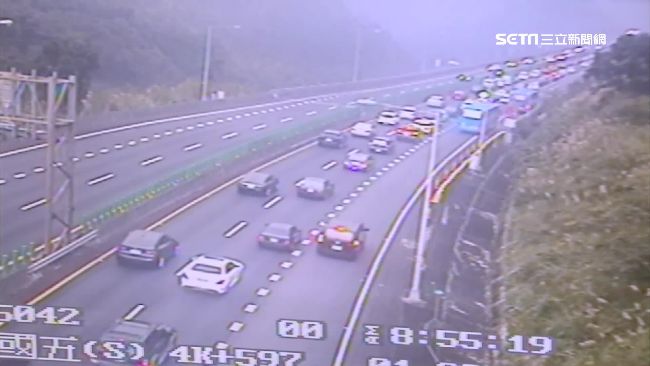 出遊+北返　高公局：春節初三最塞