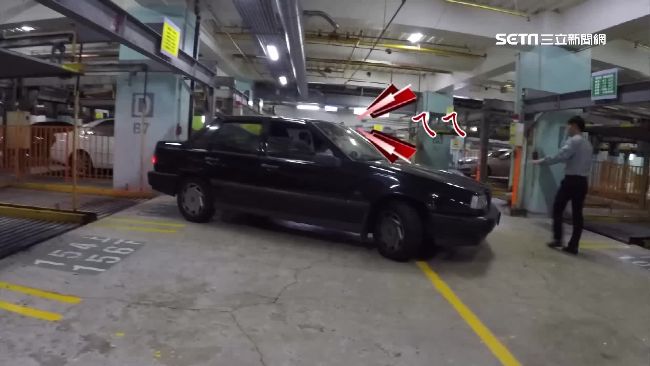 機械車格考驗技術　駕駛太緊張自撞