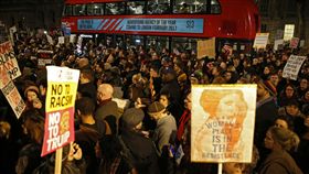 川普穆斯林禁令  英數萬人抗議(圖／美聯社／達志影像）