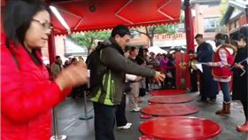 宜蘭,傳統藝術中心,擲筊,乞龜,習俗,聖筊　圖／翻攝自臉書
