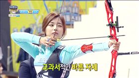 子瑜帥氣逼人　偶像運動會展射箭英姿　得高分甜笑迷倒粉絲　圖／翻攝自MBCentertainment YouTube頻道