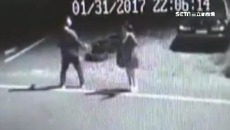 警局近在眼前…男撿掉落錢包轉身就走